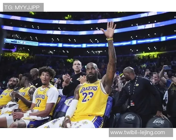 斯通联络一下詹姆斯过来打控卫吧 他在湖人过得也不高兴